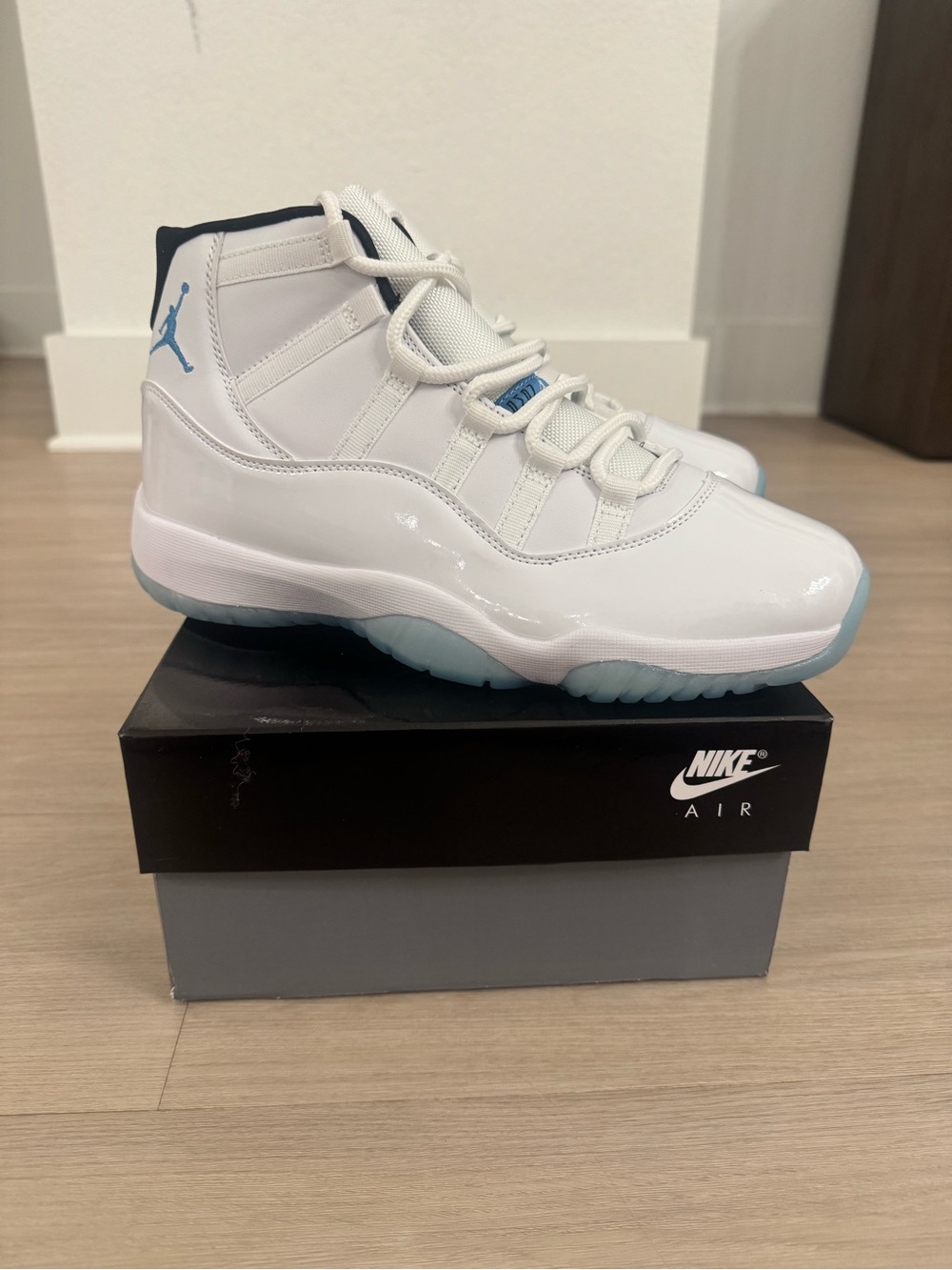 Jordan 11 Legend Blue